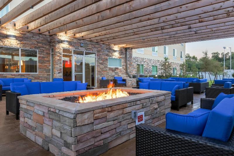 فندق Fairfield Inn & Suites By Marriott Alexandria