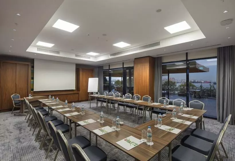 ホテル Holiday Inn Istanbul   Tuzla Bay, An Ihg