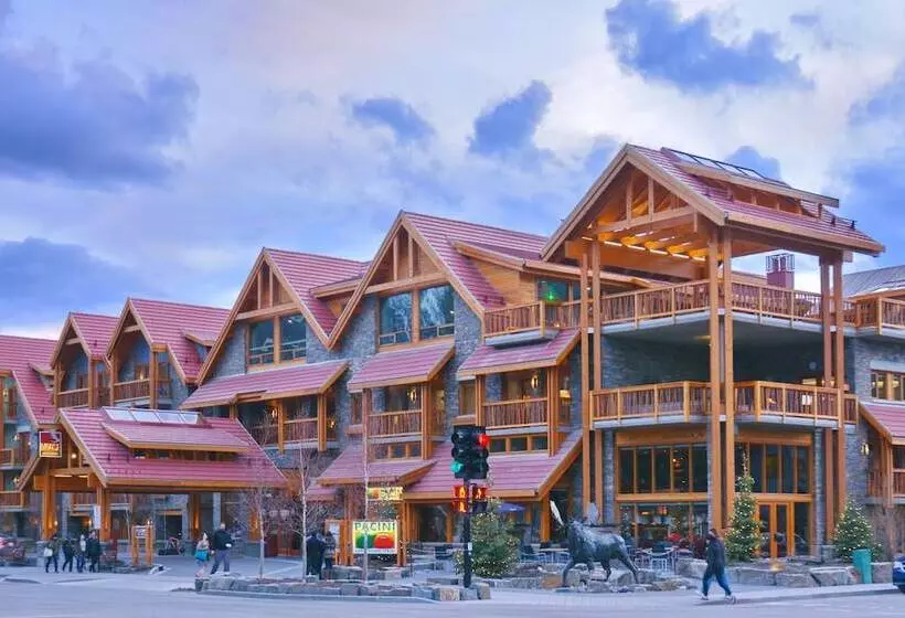 Moose Hotel And Suites