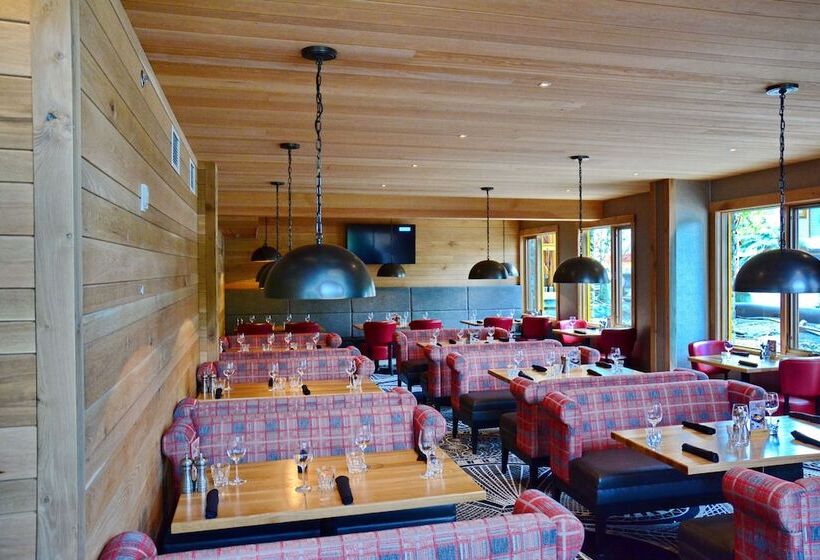 Moose Hotel And Suites