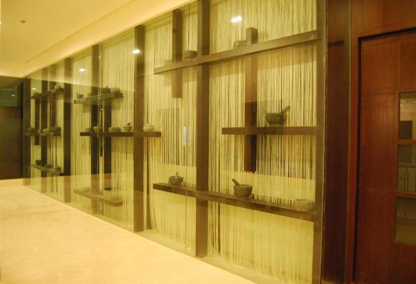 هتل Royal Park Kakinada