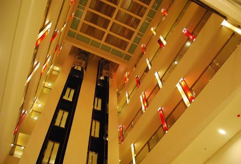 هتل Royal Park Kakinada