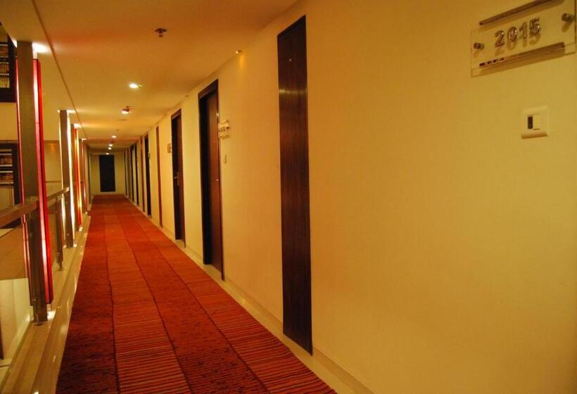 هتل Royal Park Kakinada