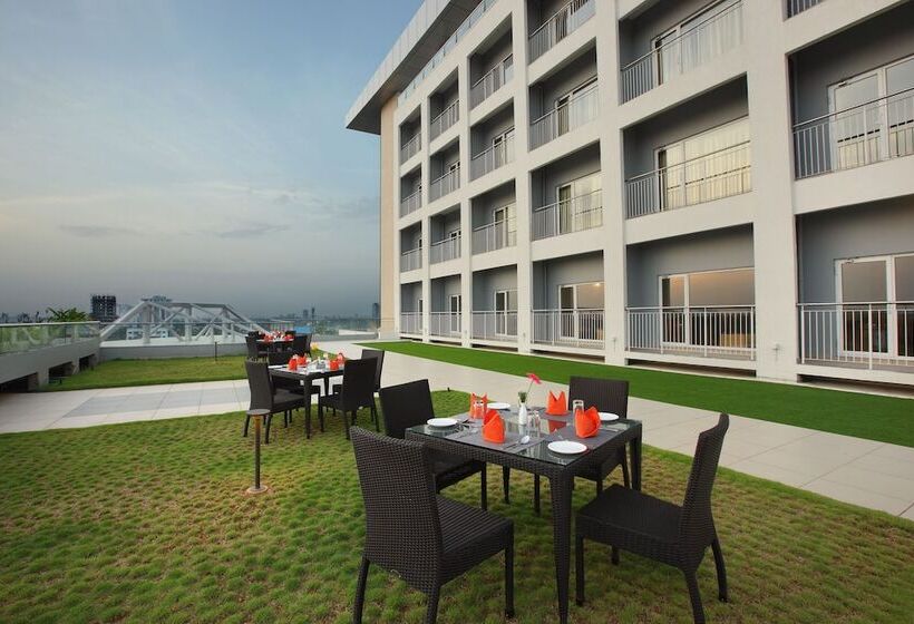 Hotel Starlit Suites Kochi