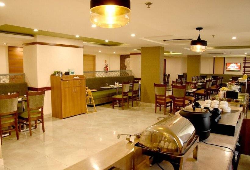 Hotel Starlit Suites Kochi