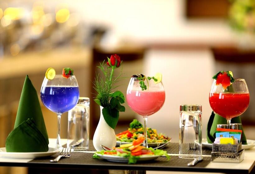 Hotel Starlit Suites Kochi