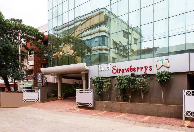 ホテル Fab Strawberry
