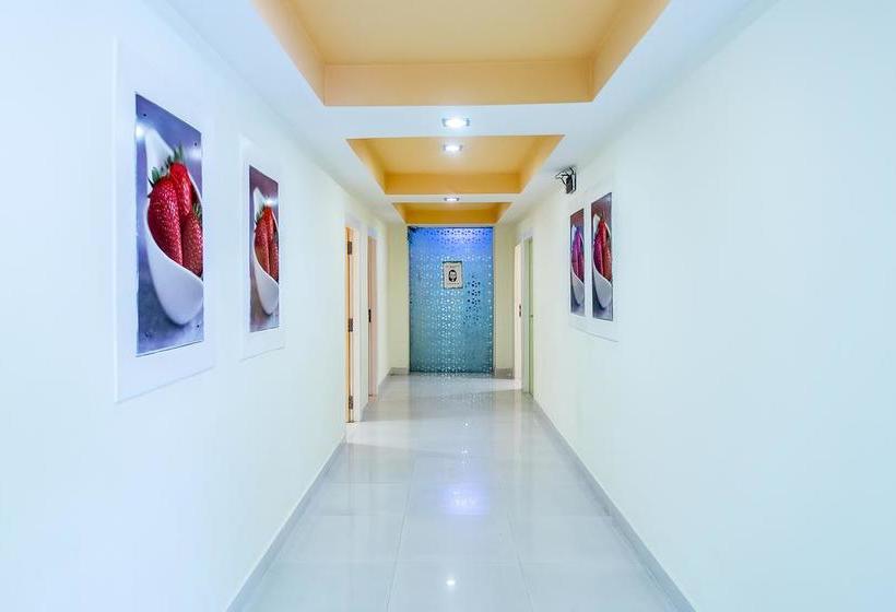 Hotel Fab Strawberry