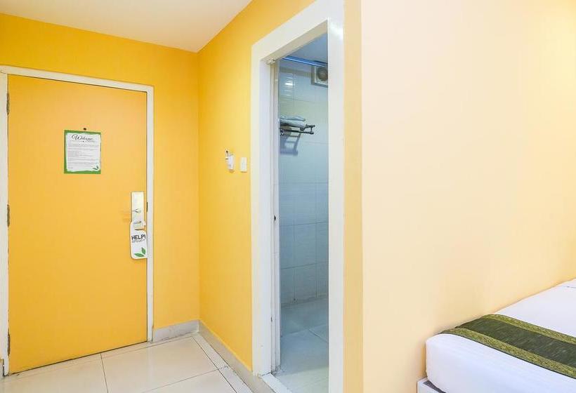 Hotel Fab Strawberry