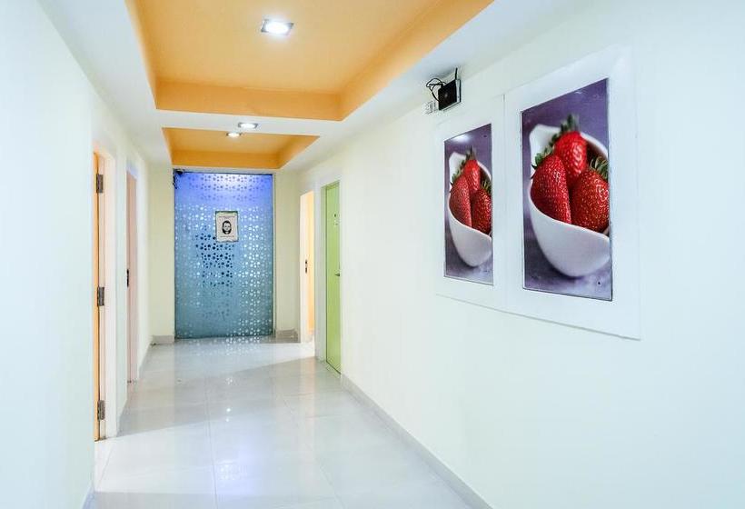 Hotel Fab Strawberry