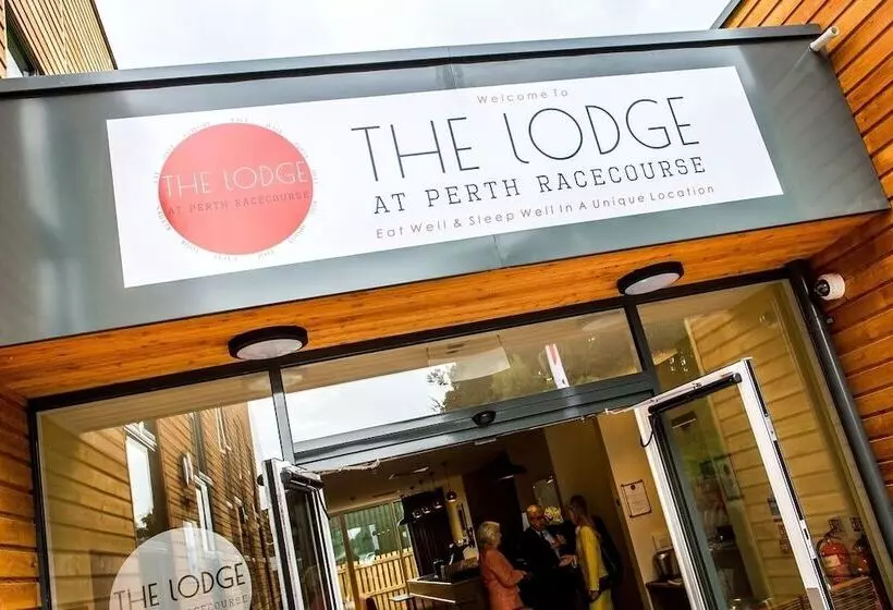 هتل The Lodge At Perth Racecourse