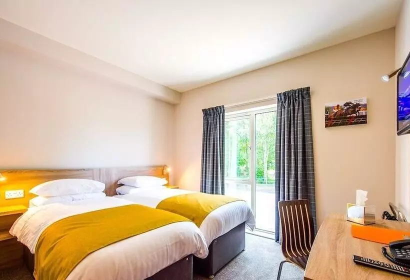 هتل The Lodge At Perth Racecourse
