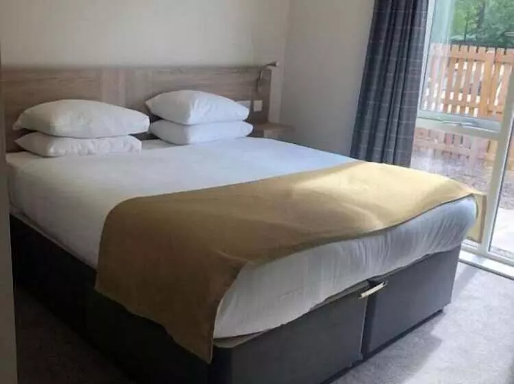 هتل The Lodge At Perth Racecourse