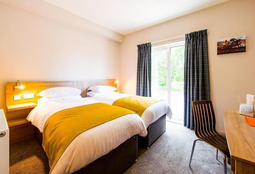 فندق The Lodge At Perth Racecourse