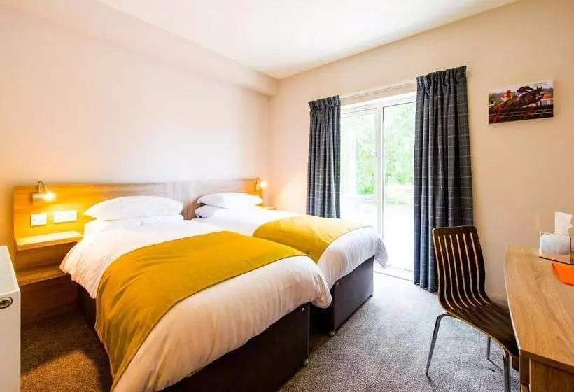 هتل The Lodge At Perth Racecourse