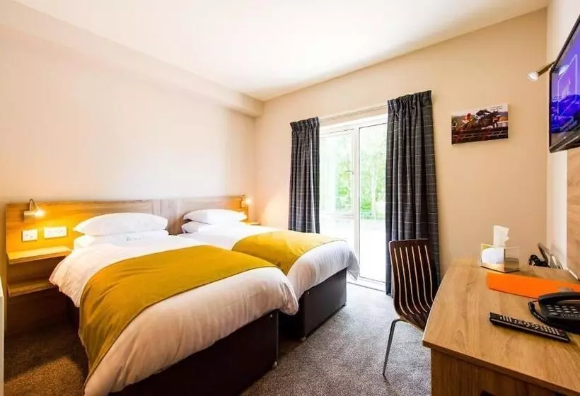 هتل The Lodge At Perth Racecourse