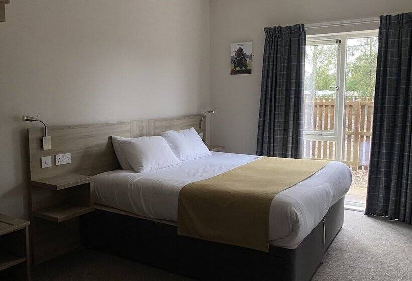 فندق The Lodge At Perth Racecourse