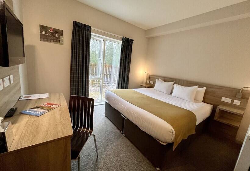فندق The Lodge At Perth Racecourse