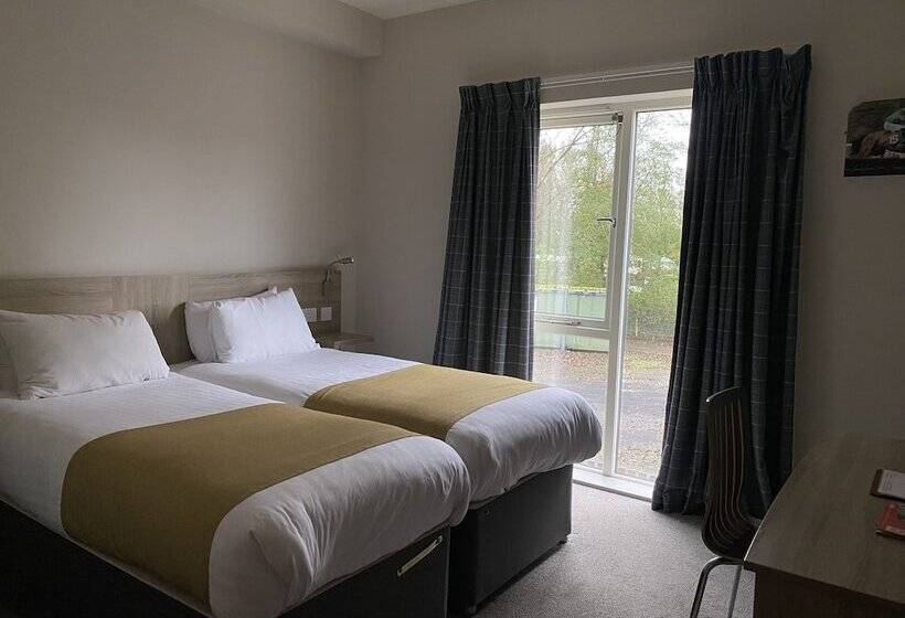 فندق The Lodge At Perth Racecourse