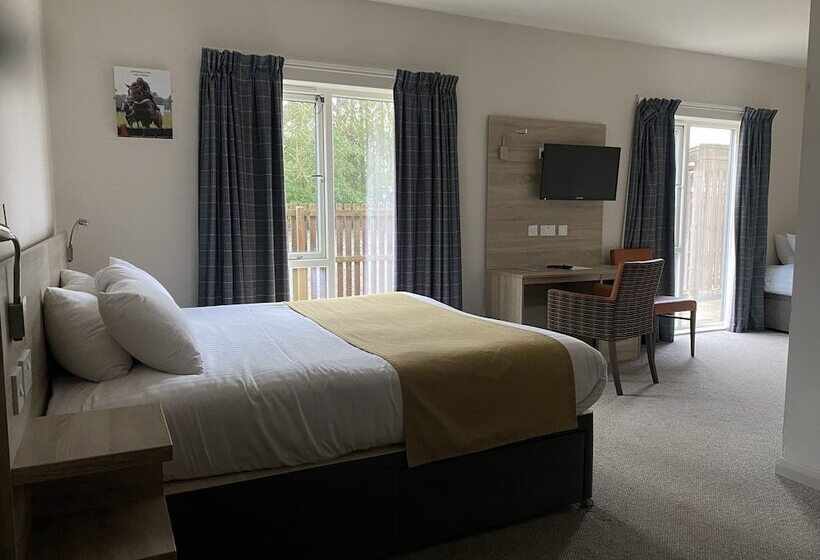 فندق The Lodge At Perth Racecourse