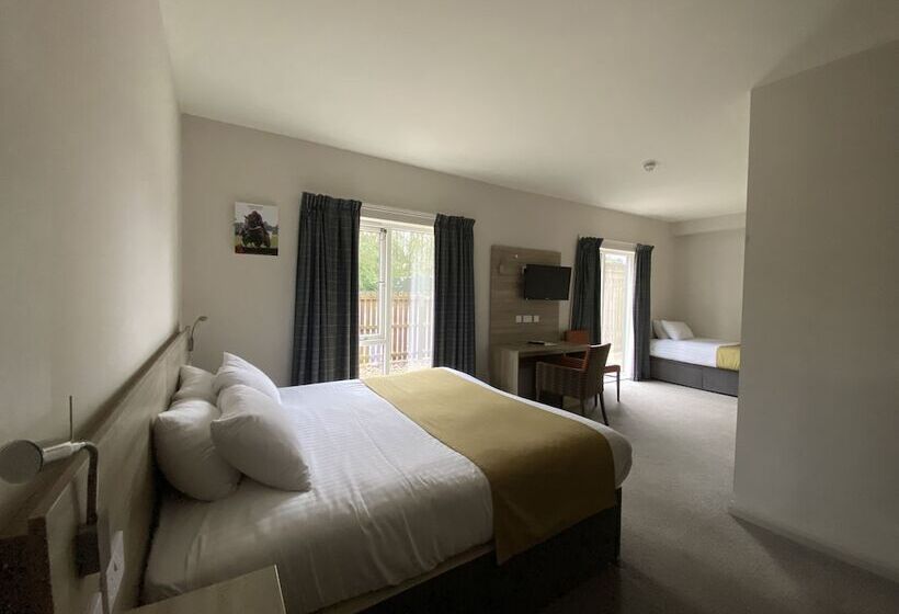 فندق The Lodge At Perth Racecourse