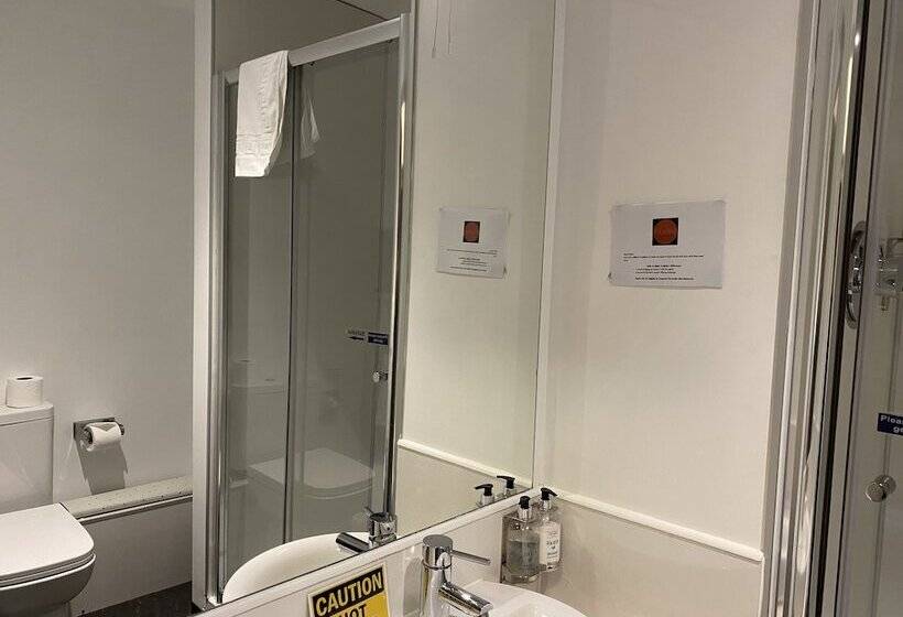 فندق The Lodge At Perth Racecourse