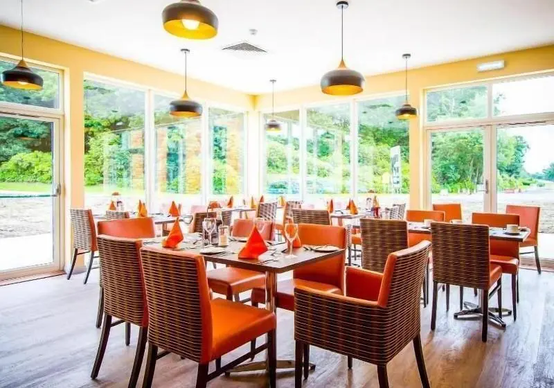 هتل The Lodge At Perth Racecourse