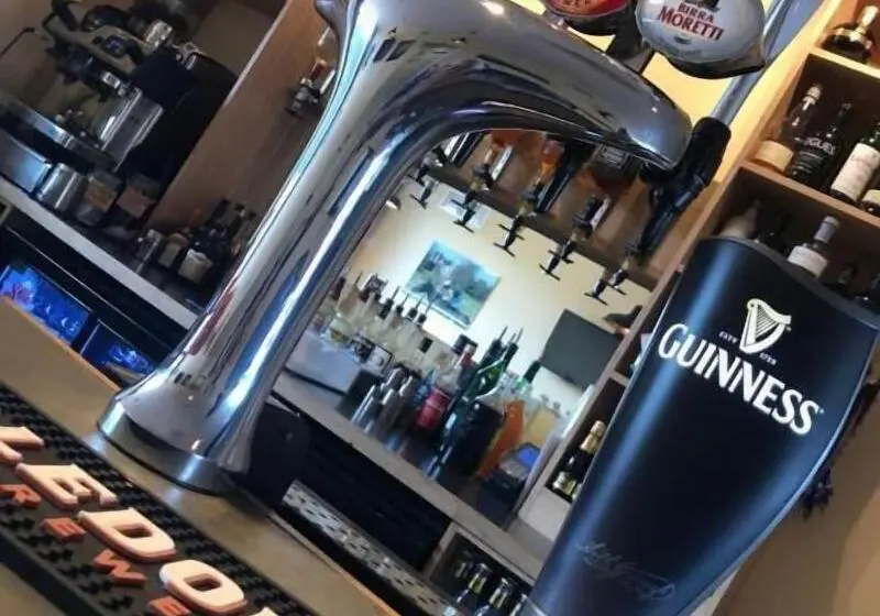 هتل The Lodge At Perth Racecourse