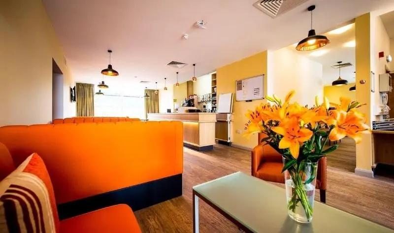 هتل The Lodge At Perth Racecourse