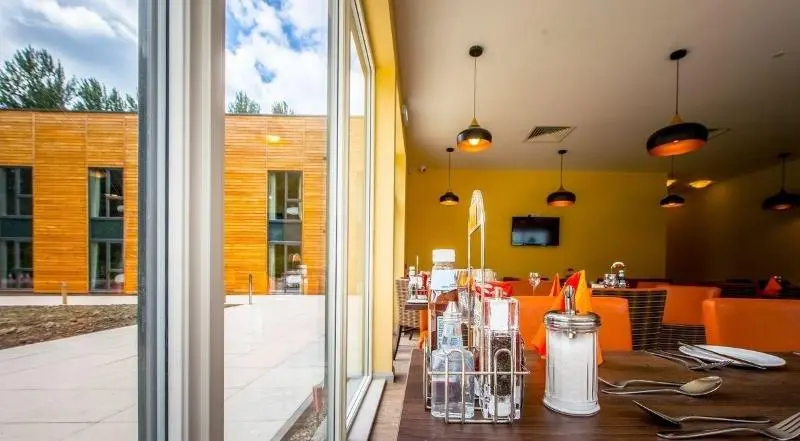 هتل The Lodge At Perth Racecourse