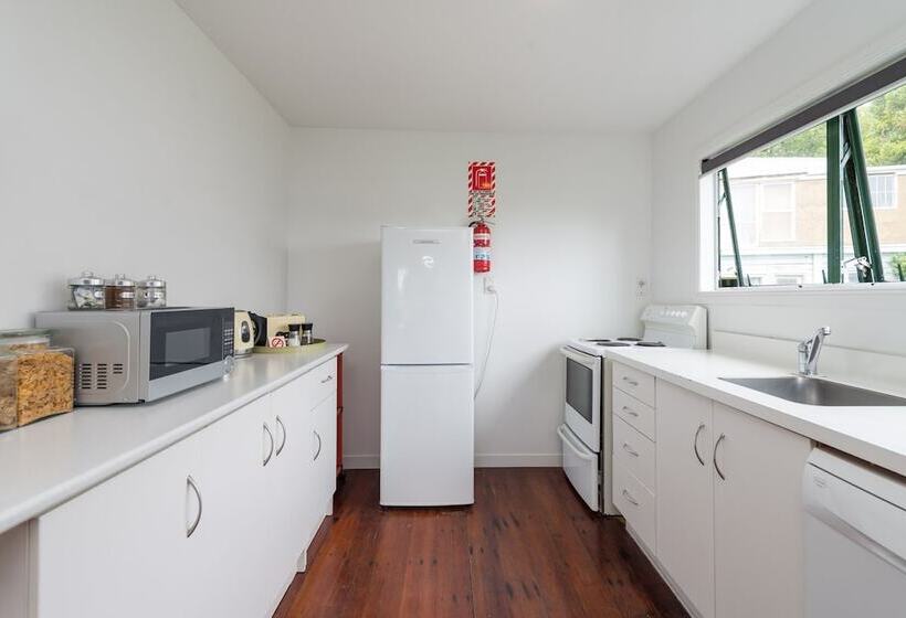 Lakeside City Apartments