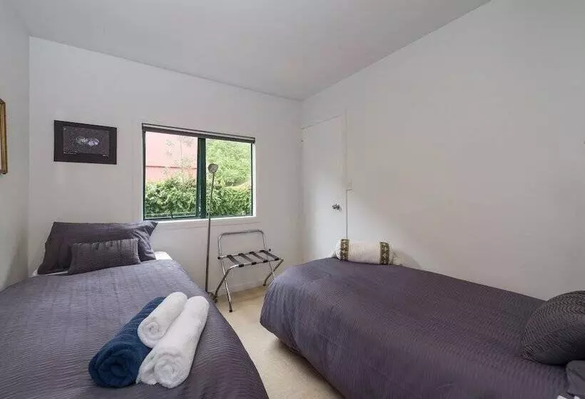 Lakeside City Apartments