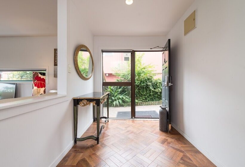 Lakeside City Apartments