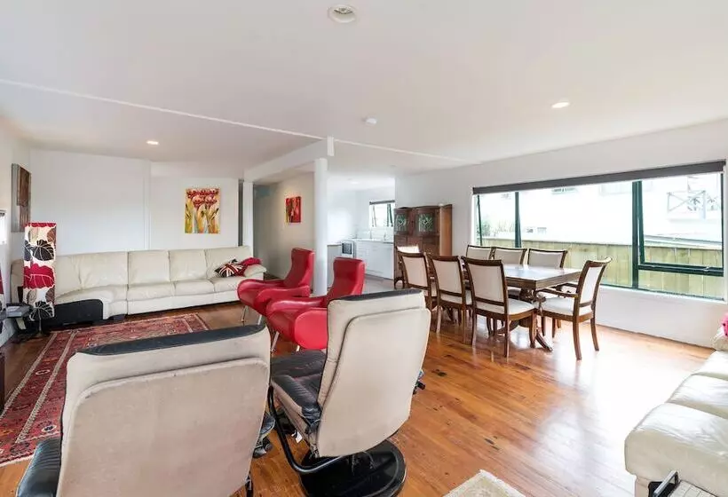 Lakeside City Apartments