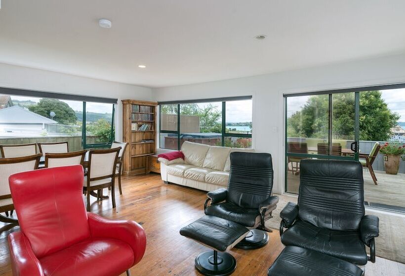 Lakeside City Apartments