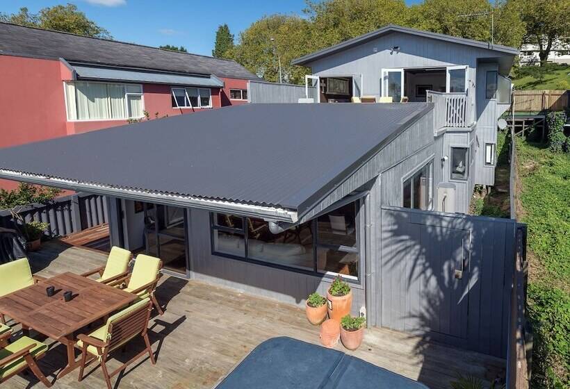 Lakeside City Apartments