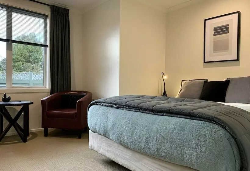 March Apartments