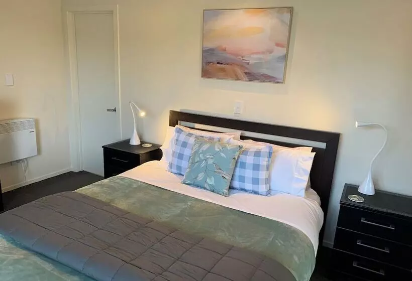 March Apartments