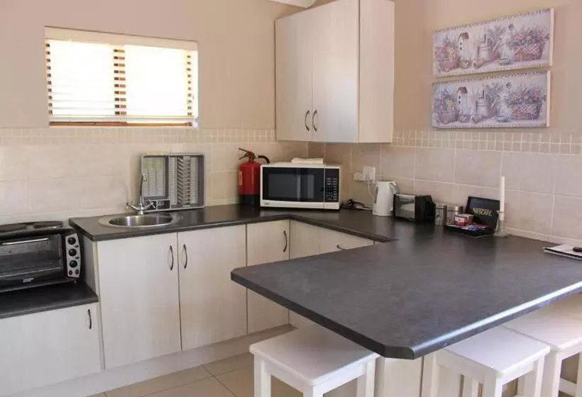 پانسیون Bluewater Beachfront Guest House