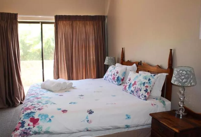 پانسیون Bluewater Beachfront Guest House