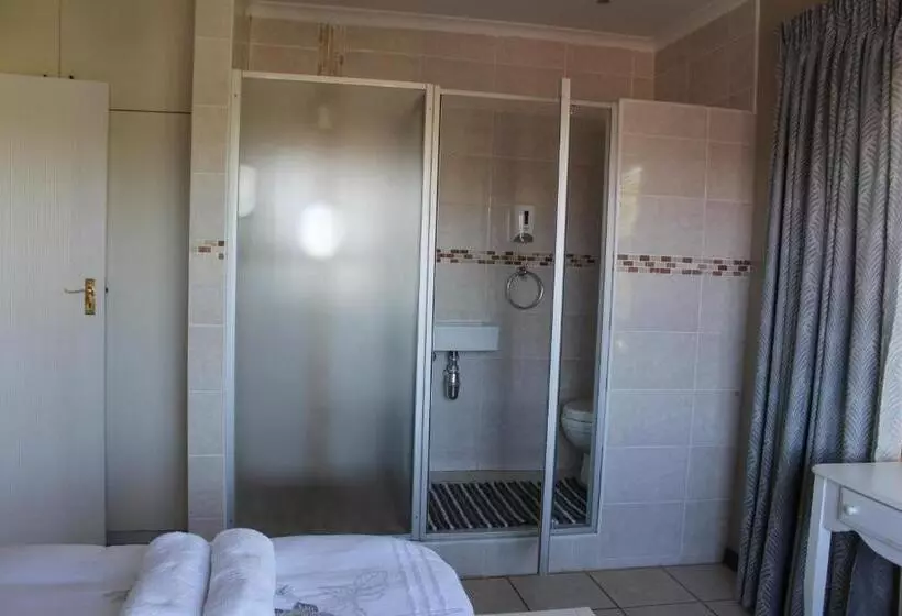 پانسیون Bluewater Beachfront Guest House