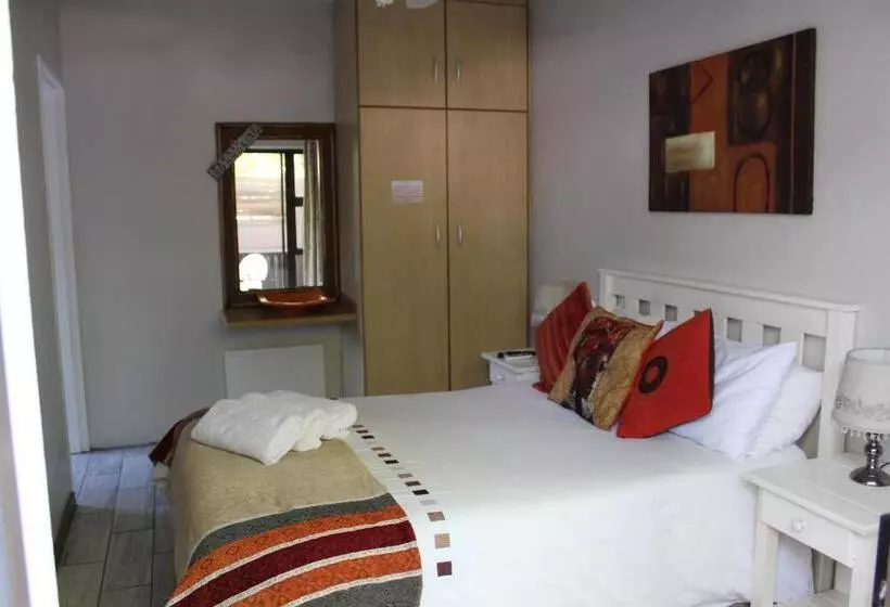 پانسیون Bluewater Beachfront Guest House