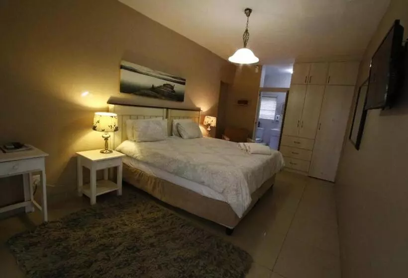 پانسیون Bluewater Beachfront Guest House