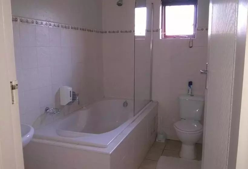 پانسیون Bluewater Beachfront Guest House