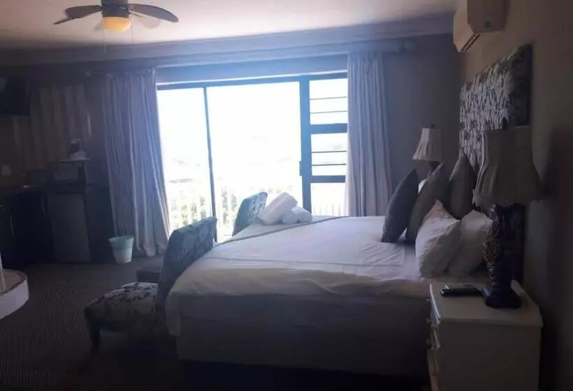 پانسیون Bluewater Beachfront Guest House