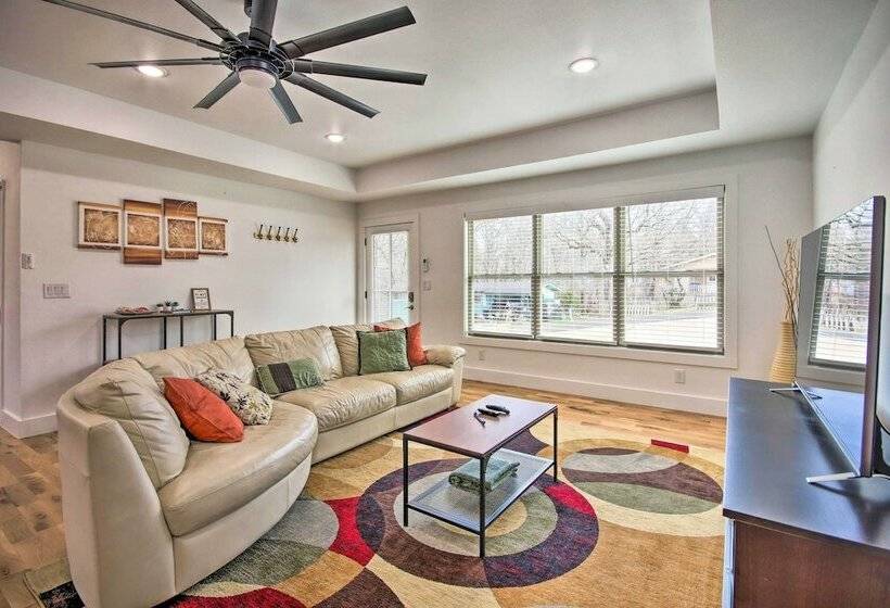 Airy Bella Vista House W/ Decks & Gas Grill!