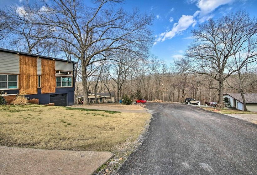 Airy Bella Vista House W/ Decks & Gas Grill!