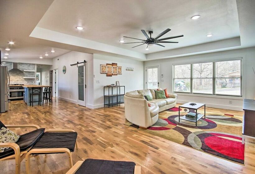 Airy Bella Vista House W/ Decks & Gas Grill!