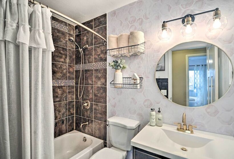 Arvada House W/ Fire Pit & Outdoor Kitchen!