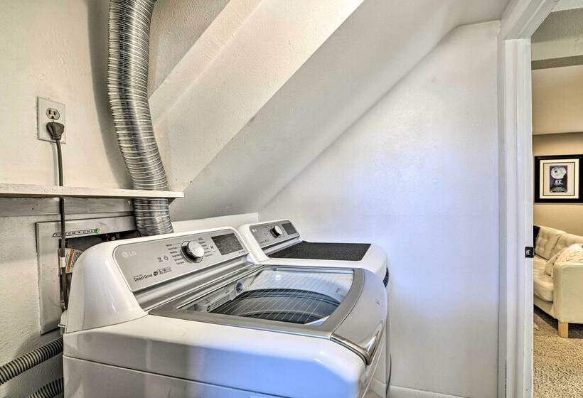 Arvada House W/ Fire Pit & Outdoor Kitchen!